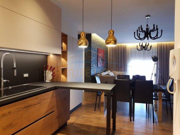 Plepa, shitet apartament 2+1+Ballkon Kati 3, 128 m² 250.000 € (Durres)