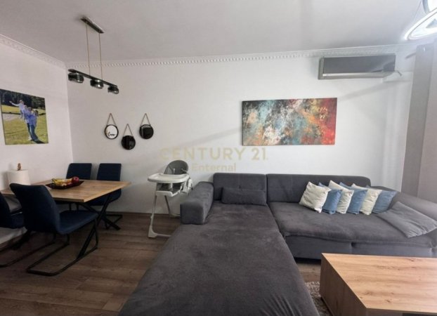 Tirane, shitet apartament 2+1+Ballkon Kati 3, 104 m² 155.000 € (Fresk)