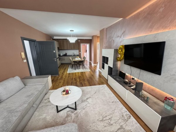 Tirane, shes apartament 3+1 Kati 9, 122 m² 248.000 € (rruga Muhamedin Llagami)