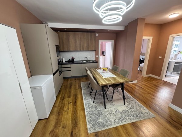 Tirane, shes apartament 3+1 Kati 9, 122 m² 248.000 € (rruga Muhamedin Llagami)
