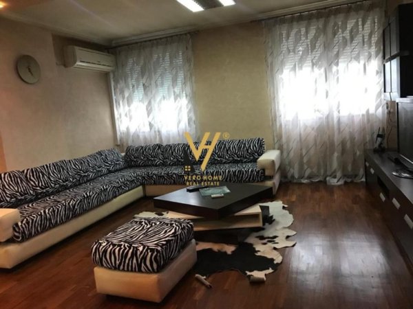 Tirane, jepet me qera apartament duplex 2+1+Ballkon Kati 5, 110 m² 700 € (ISH EKSPOZITA SOT)