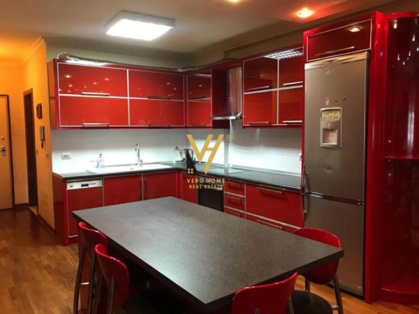 Tirane, jepet me qera apartament duplex 2+1+Ballkon Kati 5, 110 m² 700 € (ISH EKSPOZITA SOT)
