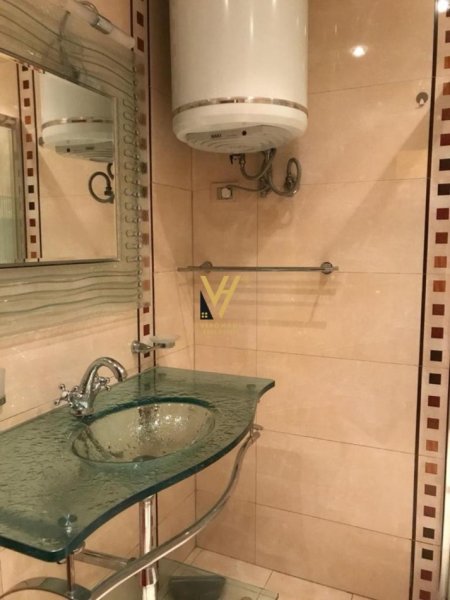 Tirane, jepet me qera apartament duplex 2+1+Ballkon Kati 5, 110 m² 700 € (ISH EKSPOZITA SOT)