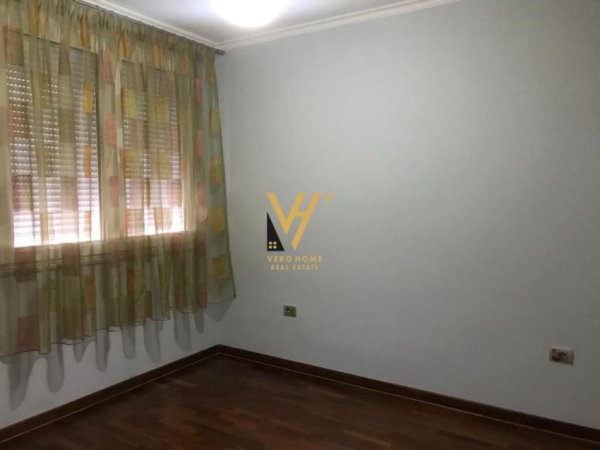 Tirane, jepet me qera apartament duplex 2+1+Ballkon Kati 5, 110 m² 700 € (ISH EKSPOZITA SOT)