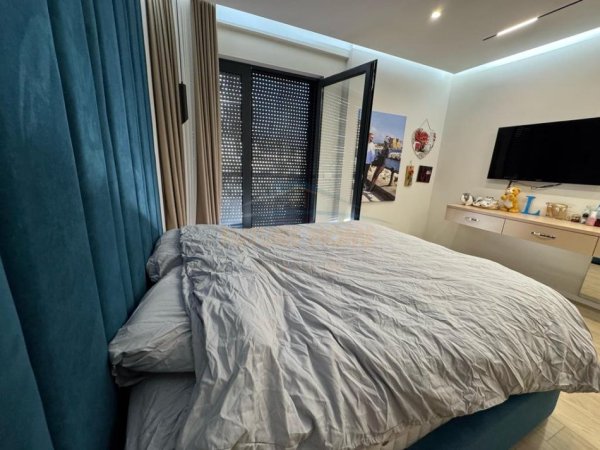 Shitet, Apartament 2+1+Post Parkimi, Korrekt Construksion , Kodra e Diellit.