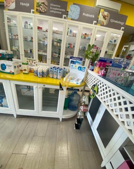 Tirane, shitet dyqan Kati 0, 89 m² 270.000 Euro (KOMUNA E PARISIT)