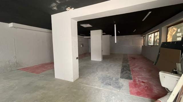 Tirane, shes magazine Kati -1, 181 m² 135.000 Euro (Komuna e Parisit)