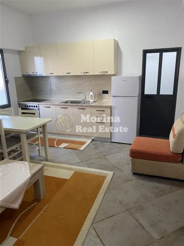 Tirane, jepet me qera shtepi 1+1 Kati 1, 65 m² 300 € (Selite- Nenstacioni Elektrik)