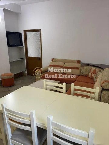 Tirane, jepet me qera shtepi 1+1 Kati 1, 65 m² 300 € (Selite- Nenstacioni Elektrik)