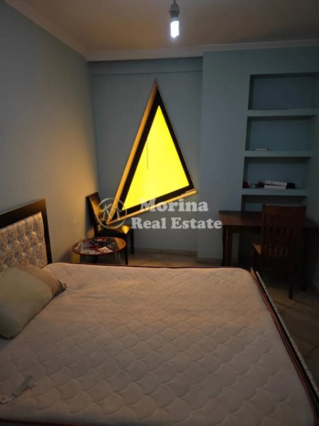 Tirane, jepet me qera apartament 3+1+Ballkon Kati 2, 120 m² 800 € (Rruga e Bogdaneve)