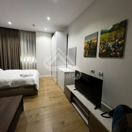 Tirane, shitet apartament 3+1 Kati 1, 220 m² 396.000 € (rrethrotullimi i kinostudios)
