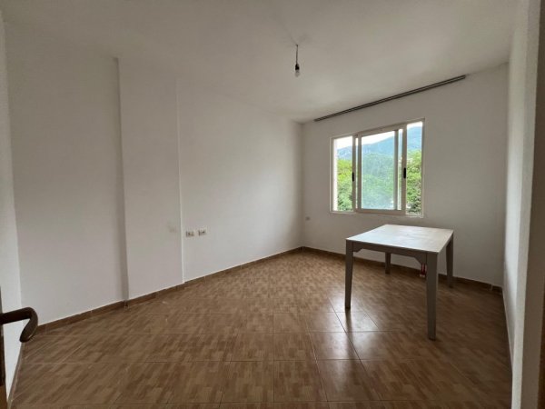 Tirane, shitet 2+1+Ballkon Kati 3, 87 m² 116.000 € 