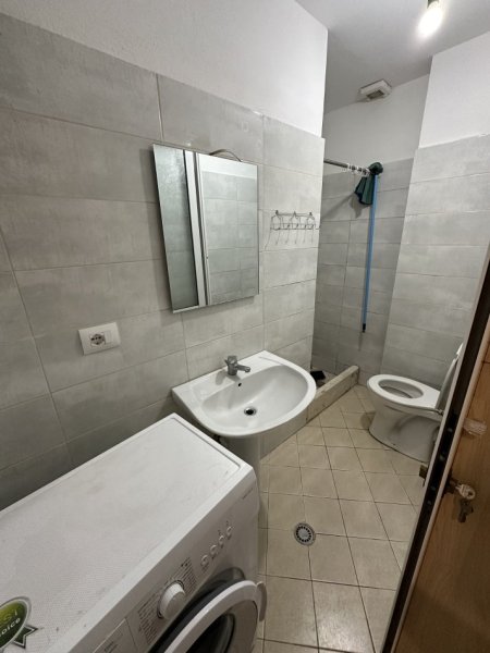 Tirane, jepet me qera apartament 1+1 Kati 1, 65 m² 300 € (Fresk , Furre Buke Europa)