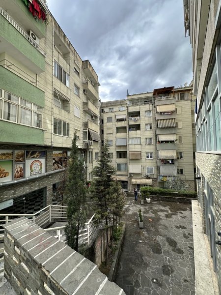 Tirane, jepet me qera apartament 1+1 Kati 1, 65 m² 300 € (Fresk , Furre Buke Europa)