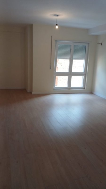 Tirane, jepet me qera apartament 2+1 Kati 3, 87 m² 600 € (Bar Oslo , Brryl)