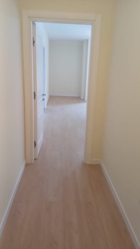 Tirane, jepet me qera apartament 2+1 Kati 3, 87 m² 600 € (Bar Oslo , Brryl)