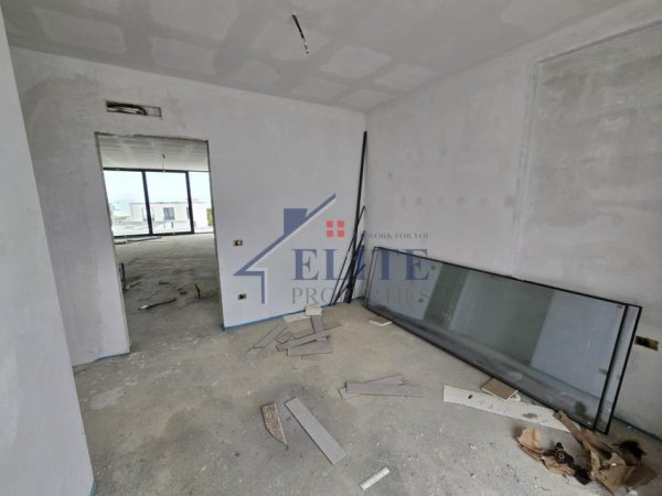 Gjiri Lalezit | Hamallaj, shitet apartament 3+1+Ballkon Kati 5, 159 m² 412.360 € (Porto Lalzi)