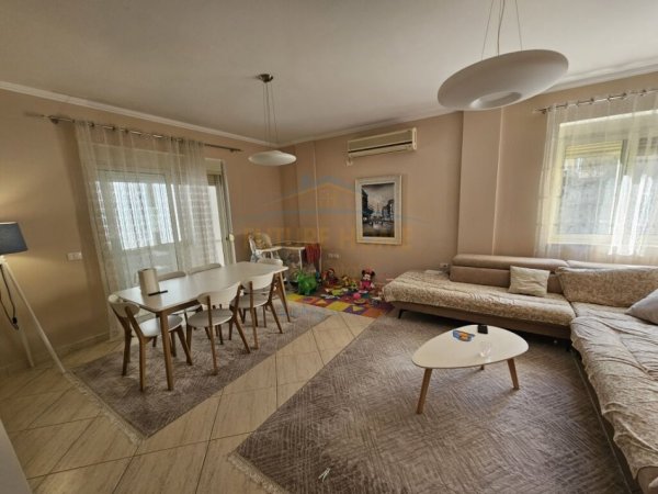 Tirane, shitet apartament 2+1 Kati 3, 124 m² 230.000 € (LIQENI I THATE)