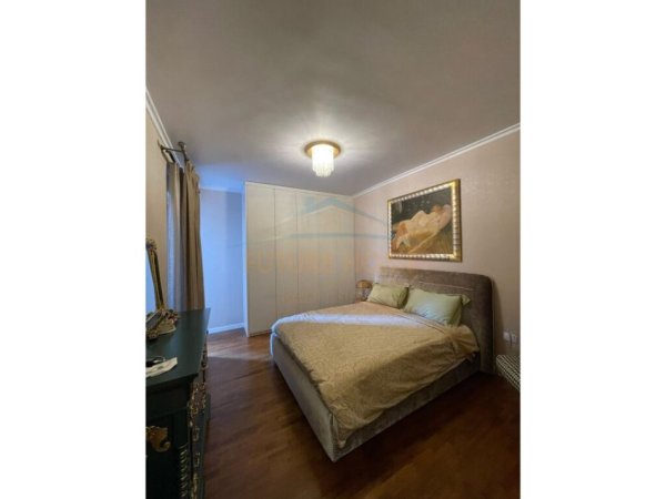 Tirane, shitet apartament 2+1 Kati 2, 116 m² 250.000 € (Apartament 2+1+2 Liqeni I Thatë, tek Hotel Sokrati.)