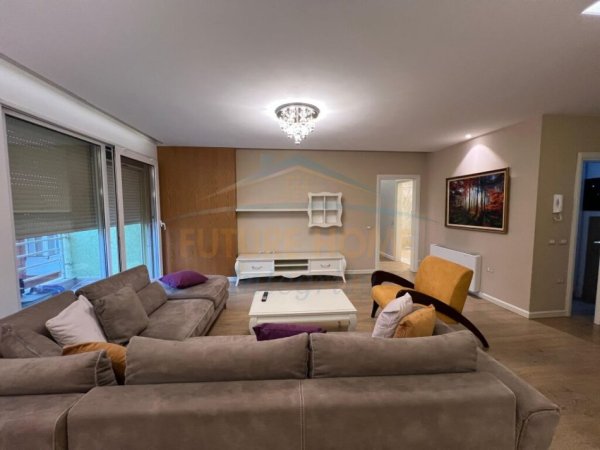 Tirane, shitet apartament 2+1 Kati 3, 117 m² 250.000 € (Shitet, Apartament 2+1+2, Pazari i Ri, Tiranë.)