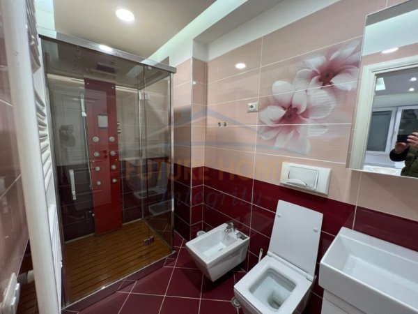 Tirane, shitet apartament 2+1 Kati 3, 117 m² 250.000 € (Shitet, Apartament 2+1+2, Pazari i Ri, Tiranë.)