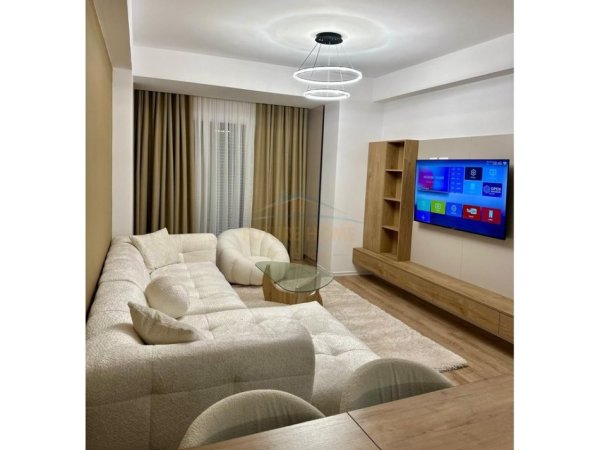 Tirane, shitet apartament 1+1 Kati 1, 71 m² 157.000 € (Apartament 1+1 për shitje tek Kodra e Diellit 2, Tirane.)