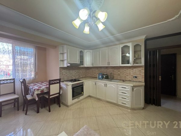 Tirane, jepet me qera apartament 1+1 Kati 2, 76 m² 600 € (Pazari i Ri)