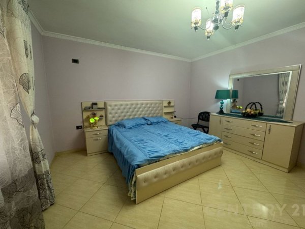 Tirane, jepet me qera apartament 1+1 Kati 2, 76 m² 600 € (Pazari i Ri)
