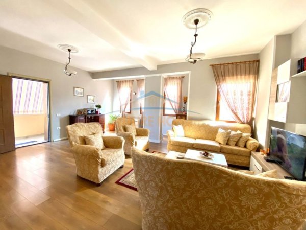 Tirane, shitet apartament 2+1 Kati 3, 122 m² 210.000 € (VASIL SHANTO)