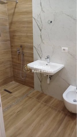 Tirane, jepet me qera apartament 2+1 Kati 3, 87 m² 600 € (Rr.Hoxha Tahsim)