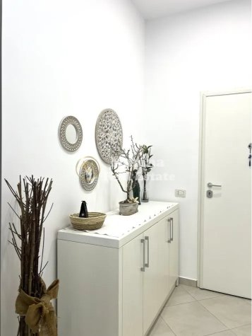 Tirane, jepet me qera apartament 1+1 Kati 2, 65 m² 600 € (Kopshti Botanik)