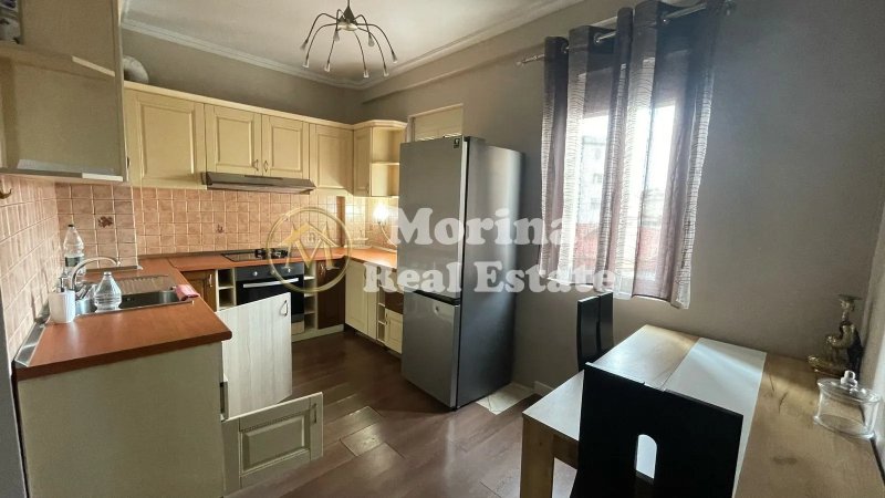 Tirane, jepet me qera apartament 2+1 Kati 3, 90 m² 400 € (Fresku)