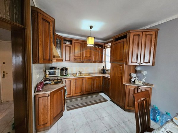 Tirane, shitet apartament 2+1 Kati 5, 92 m² 178.000 € (MEDRESE)