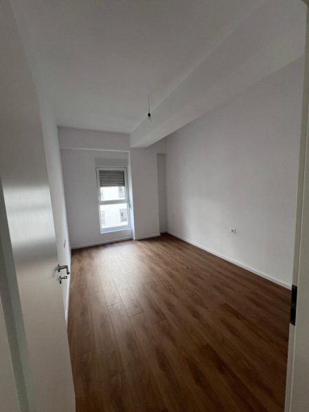 Tirane, shitet apartament 1+1 Kati 1, 61 m² 98.080 € (Ali Demi, Kompleksi &quot;Kaimi&quot;)