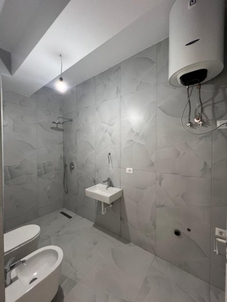 Tirane, shitet apartament 1+1 Kati 1, 61 m² 98.080 € (Ali Demi, Kompleksi &quot;Kaimi&quot;)