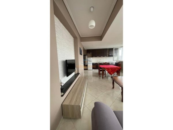 Shitet, Apartament 2+1+ Garazh, Ish-Parku i Autobusave, Tirane.