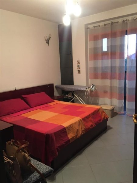 Tirane, jepet me qera apartament 1+1+ballkon , 100 m2 Kati 3, 500 € (Mine Peza)