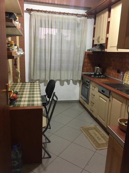 Tirane, jepet me qera apartament 1+1+ballkon , 100 m2 Kati 3, 500 € (Mine Peza)