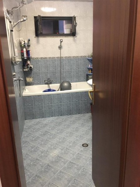 Tirane, jepet me qera apartament 1+1+ballkon , 100 m2 Kati 3, 500 € (Mine Peza)