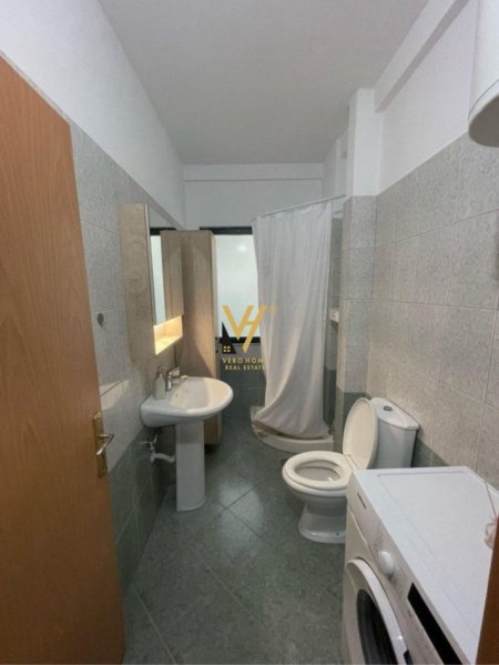 Tirane, jepet me qera apartament 1+1+Ballkon Kati 3, 70 m² 450 € (KODRA E DIELLIT)