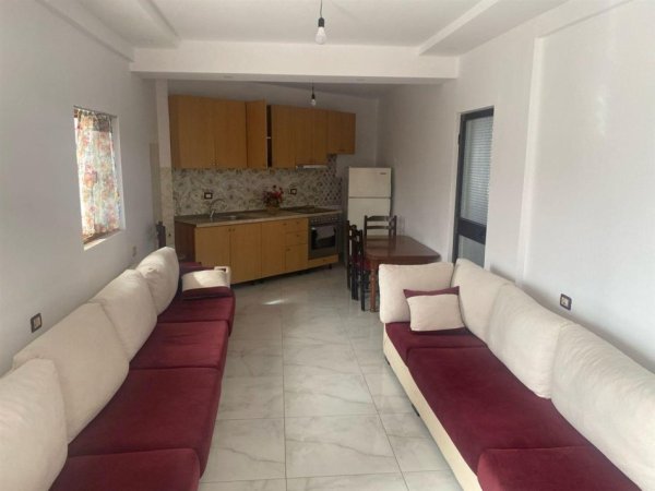 Tirane, jepet me qera shtepi 2+1 Kati 2, 130 m² 400 € (Spitali Ushtarak , Laprake)