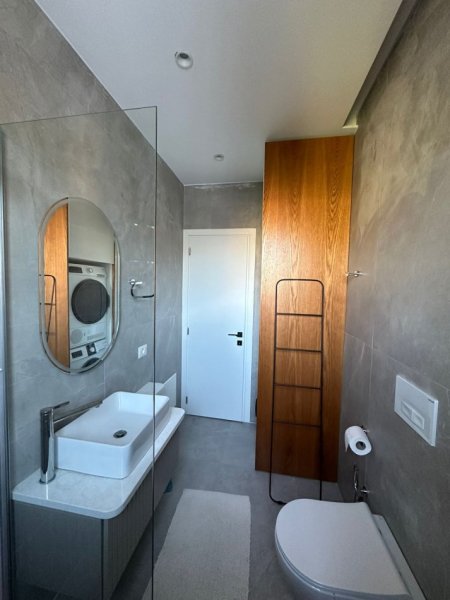 Tirane, shitet apartament 1+1 Kati 3, 64 m² 160.000 € (rruga e dibres)