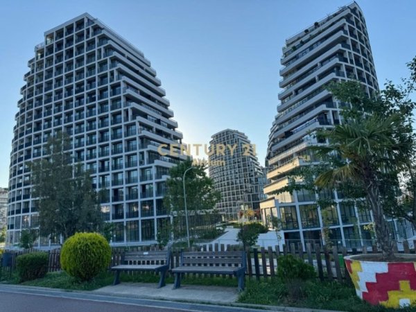 Tirane, shes apartament 3+1+2 + 2 POSTE PARKIMI , 200 m² 700.000 € (Lake View Residence, Liqeni i Tiranës)
