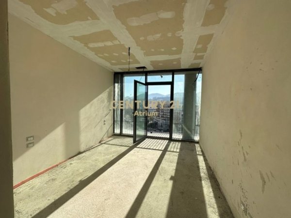 Tirane, shes apartament 3+1+2 + 2 POSTE PARKIMI , 200 m² 700.000 € (Lake View Residence, Liqeni i Tiranës)
