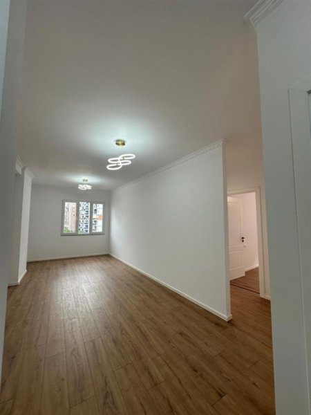 Tirane, shitet apartament 2+1+Ballkon Kati 4, 89 m² 133.000 € (Rruga Akeksander i Madhe, Astir)