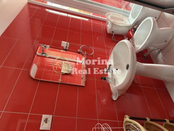 Tirane, jepet me qera apartament 1+1+Ballkon Kati 4, 65 m² 500 € (Qender- Rruga Fortuzi)