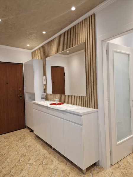 Tirane, jepet me qera apartament 2+1+Ballkon Kati 3, 110 m² 800 € (DON BOSKO)