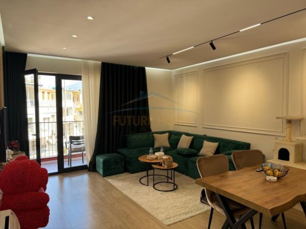 Tirane, shitet apartament 2+1+Ballkon Kati 2, 110 m² 264.999 € (kodra e diellit)