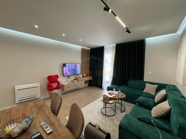 Tirane, shitet apartament 2+1+Ballkon Kati 2, 110 m² 264.999 € (kodra e diellit)