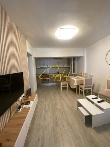Tirane, jepet me qera apartament 2+1 Kati 1, 75 m² 550 € (21 DHJETORI)
